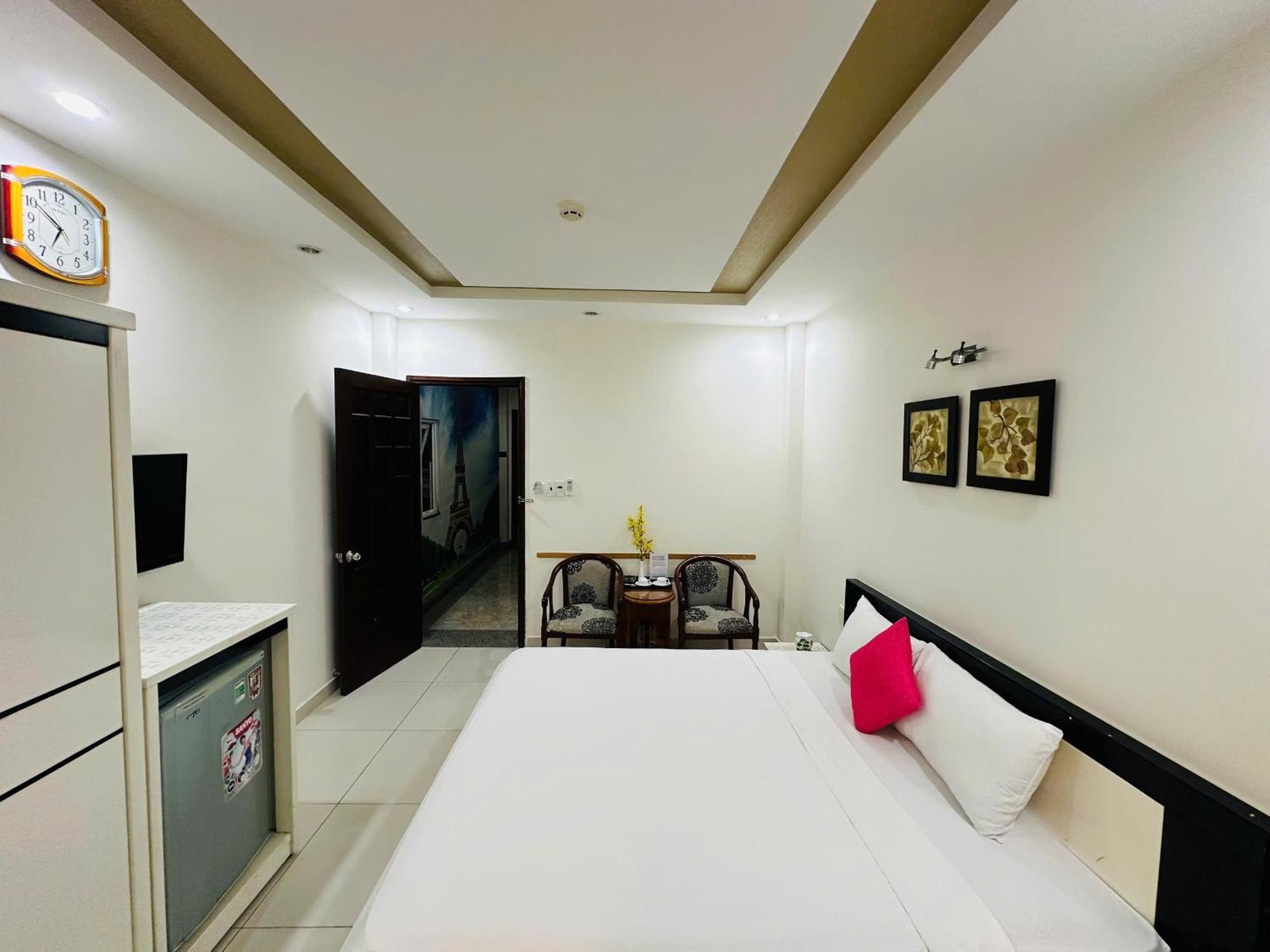 The Silk Lantern Saigon-tranquil With Private Rooftop For Group-free Laundry