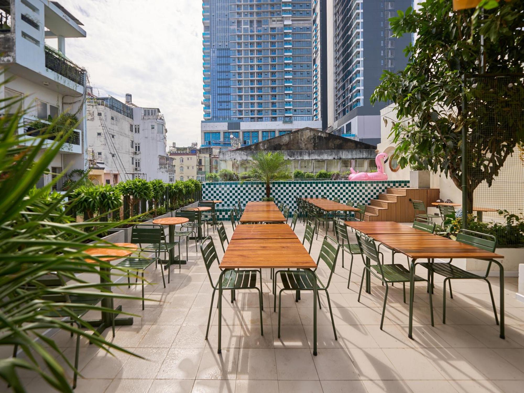 The Silk Lantern Saigon-tranquil With Private Rooftop For Group-free Laundry Apartment
