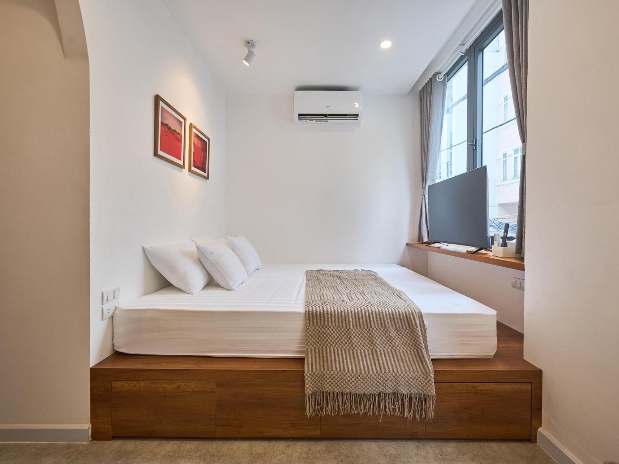 The Silk Lantern Saigon-tranquil With Private Rooftop For Group-free Laundry Apartment
