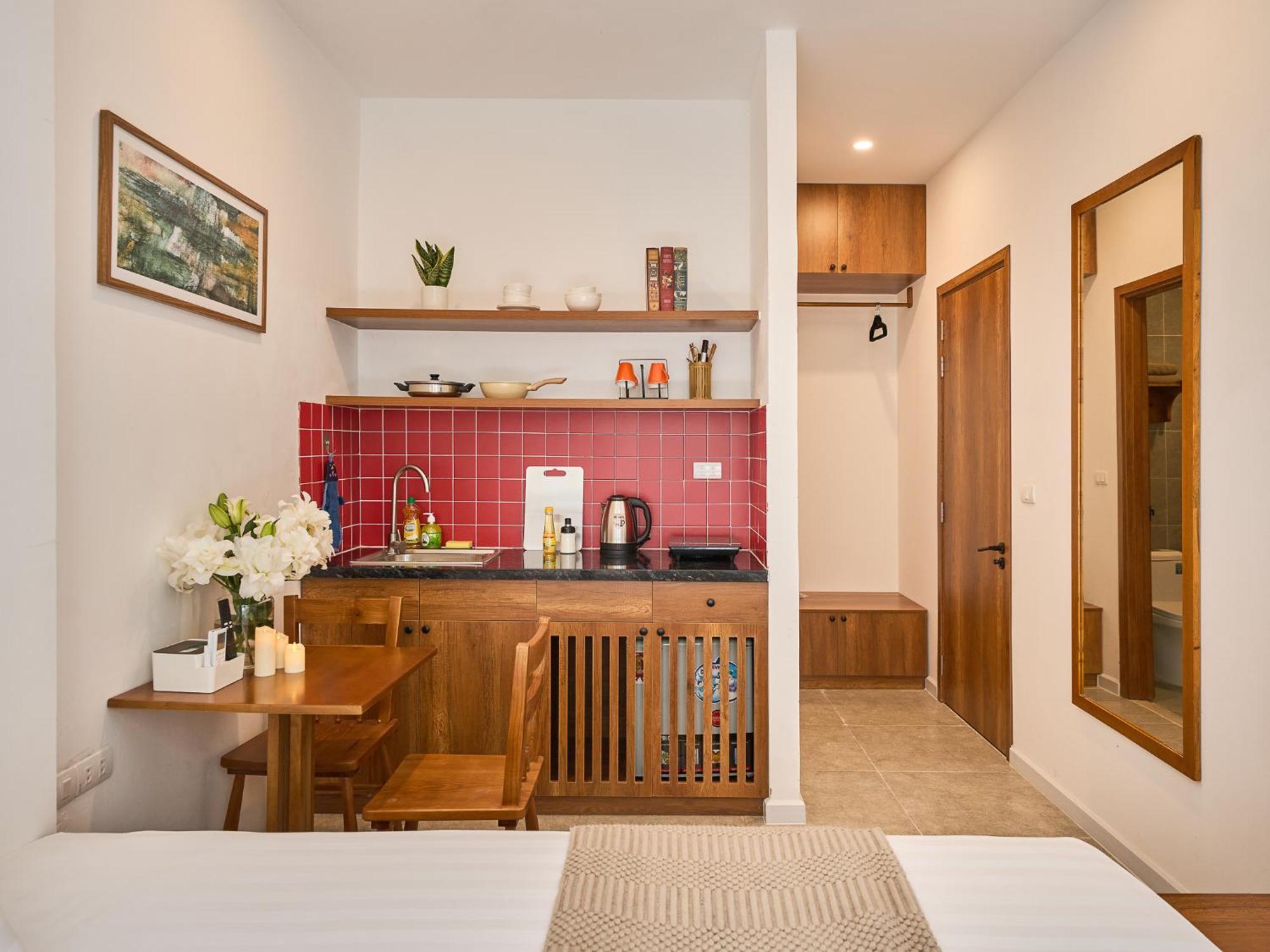 The Silk Lantern Saigon-tranquil With Private Rooftop For Group-free Laundry *